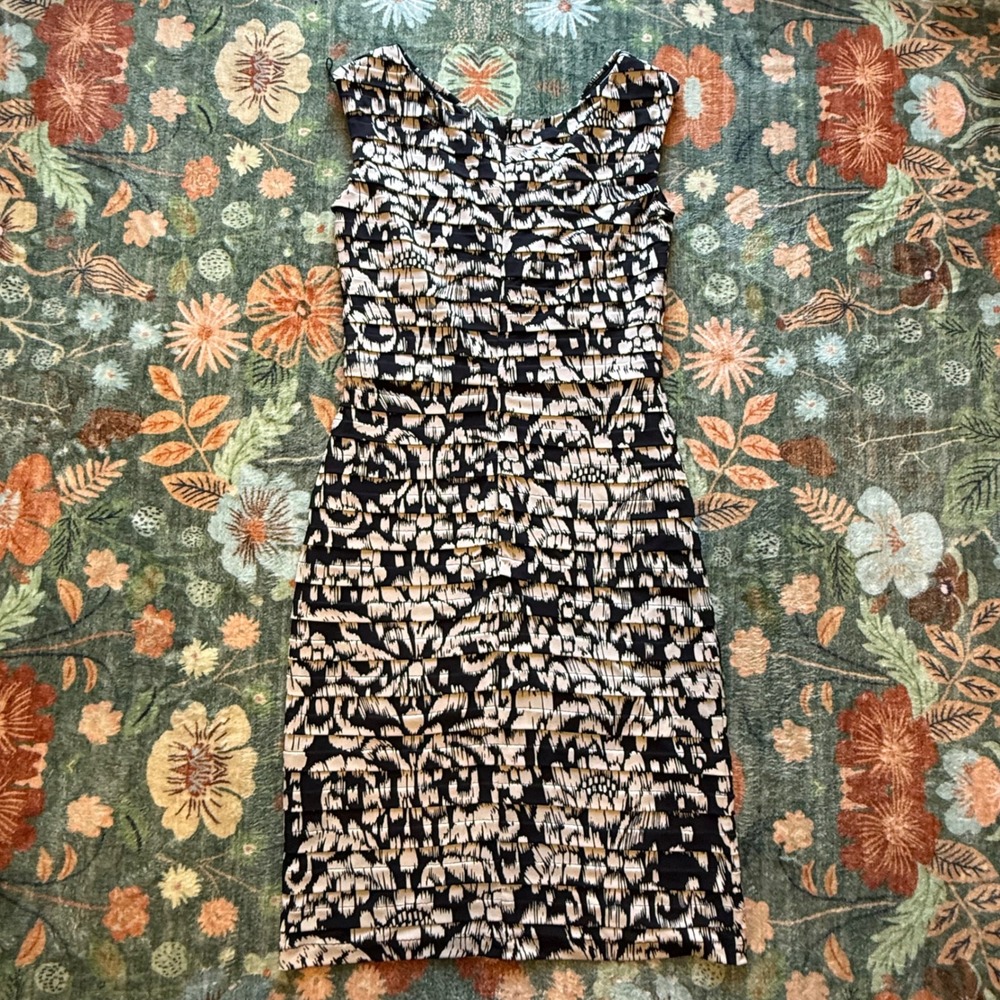 Adrianna Papell Womens Black Cream Ikat Pleated Tiered Sheath Dress Size 10 - Picture 8 of 9